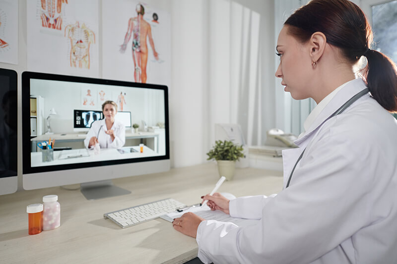Personas realizando un curso de Espirometría